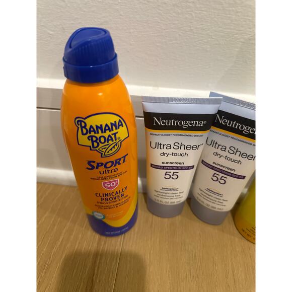 Banana Boat Sunscreen Spray + Neutrogena Beach Defense+ 2 Ultra Sheer Sunscreen - Picture 3 of 3